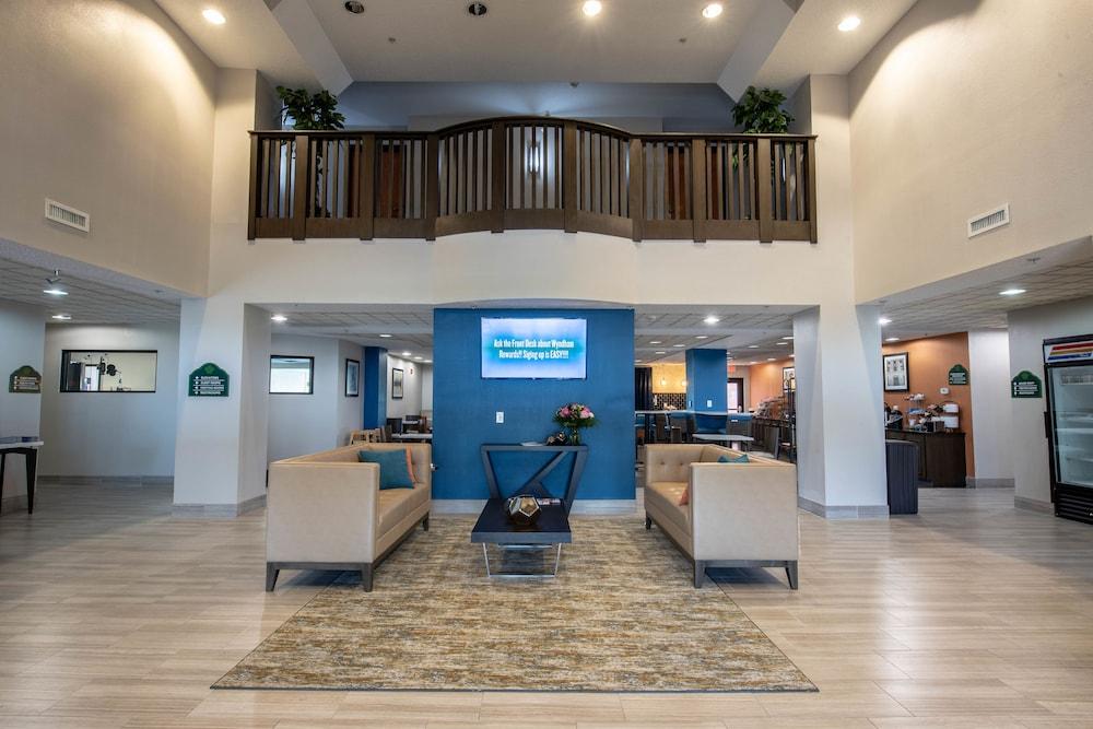 Wingate By Wyndham Indianapolis Airport Plainfield Hotel Exterior photo