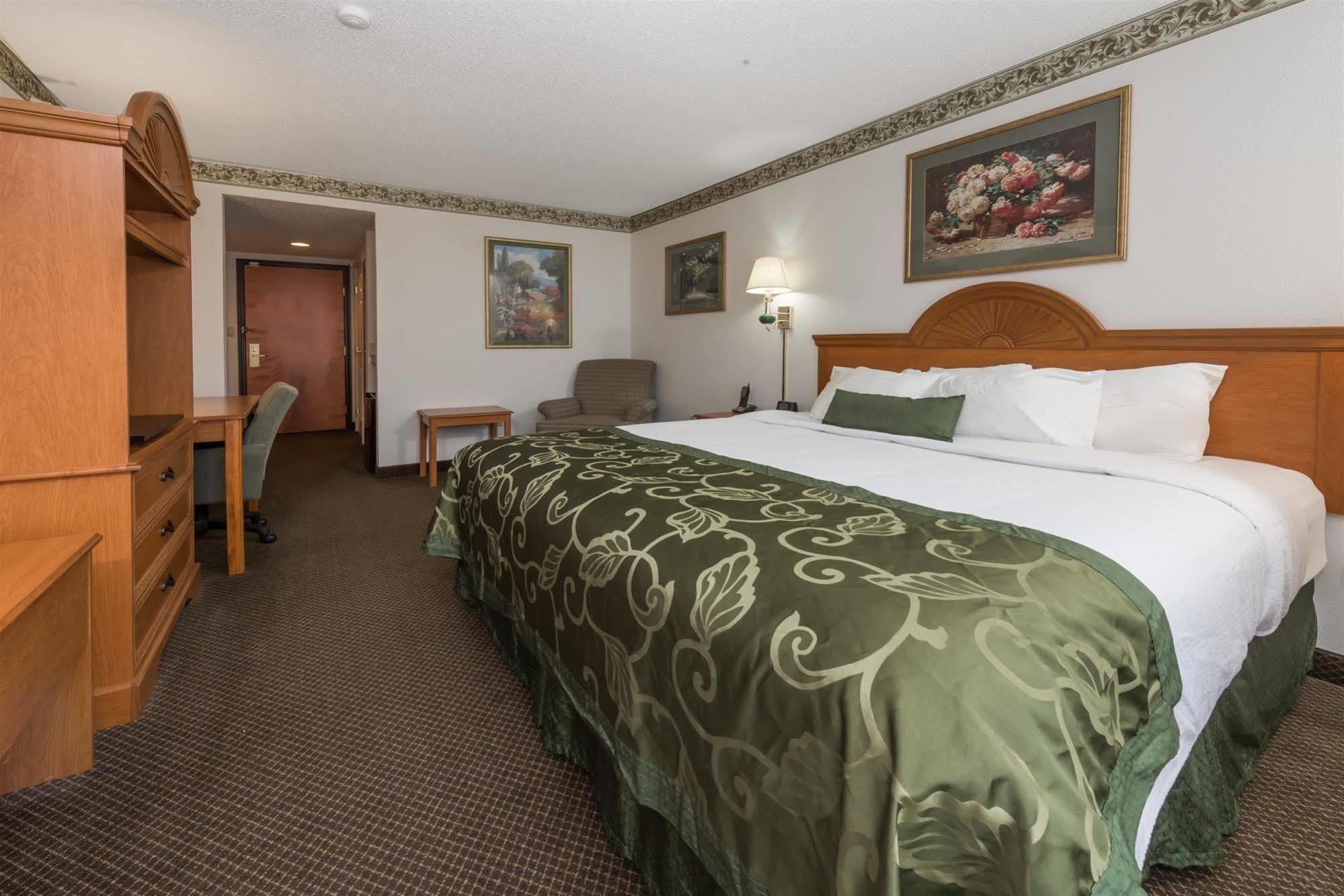 Wingate By Wyndham Indianapolis Airport Plainfield Hotel Exterior photo