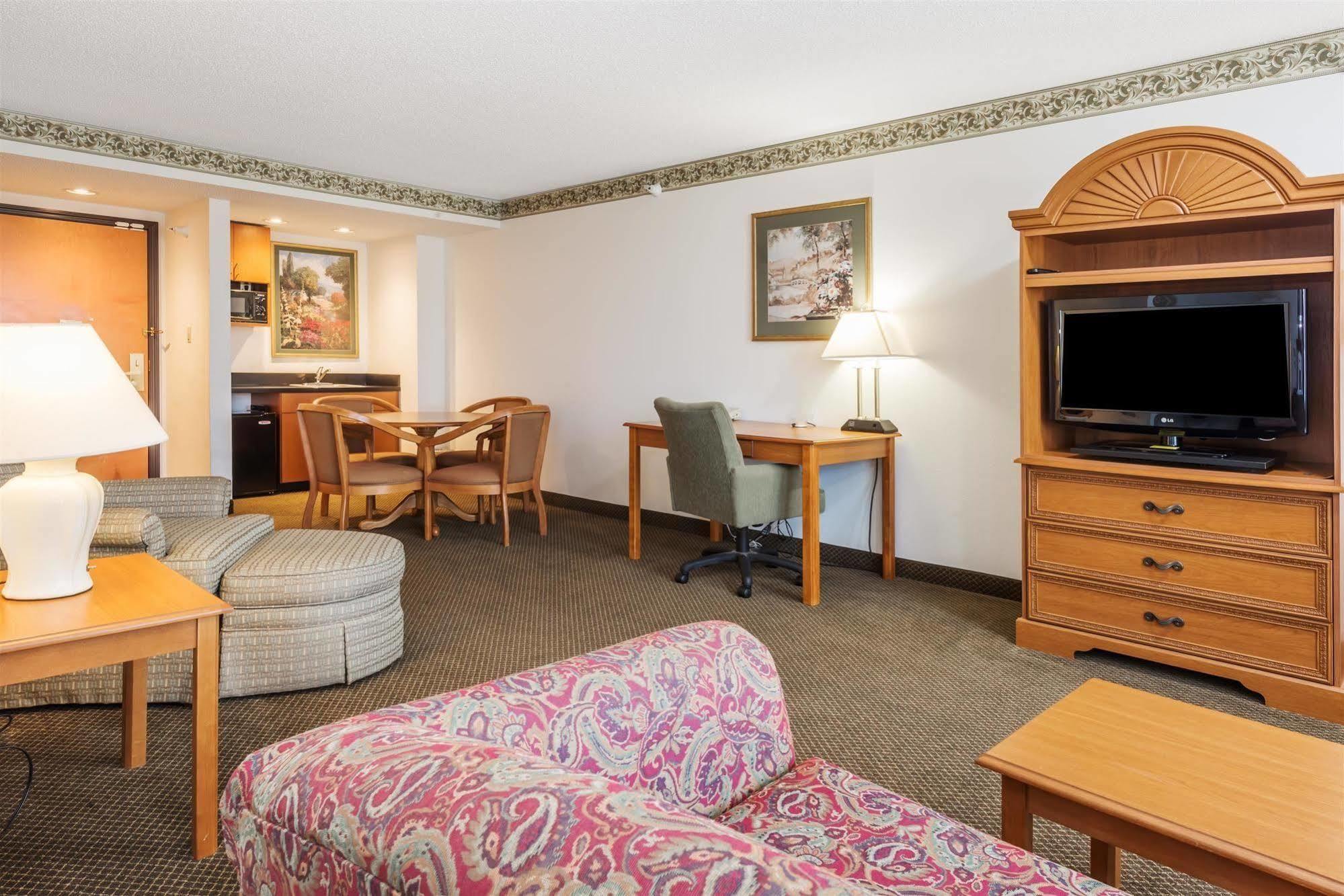 Wingate By Wyndham Indianapolis Airport Plainfield Hotel Exterior photo